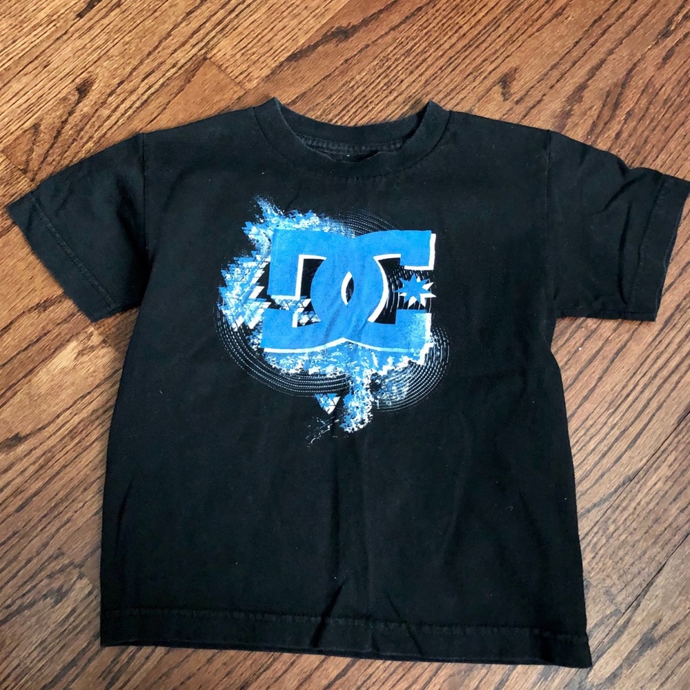 DC SHOES little kids Graphic Tee Size M